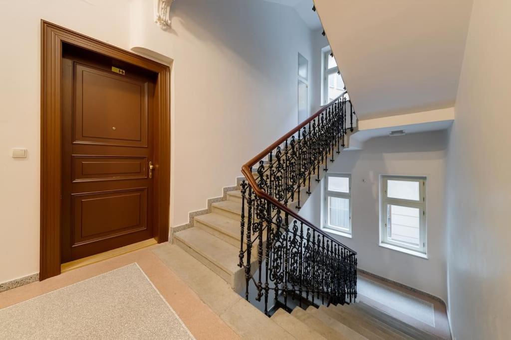 Deluxe Suite In Prime Location براغ المظهر الخارجي الصورة